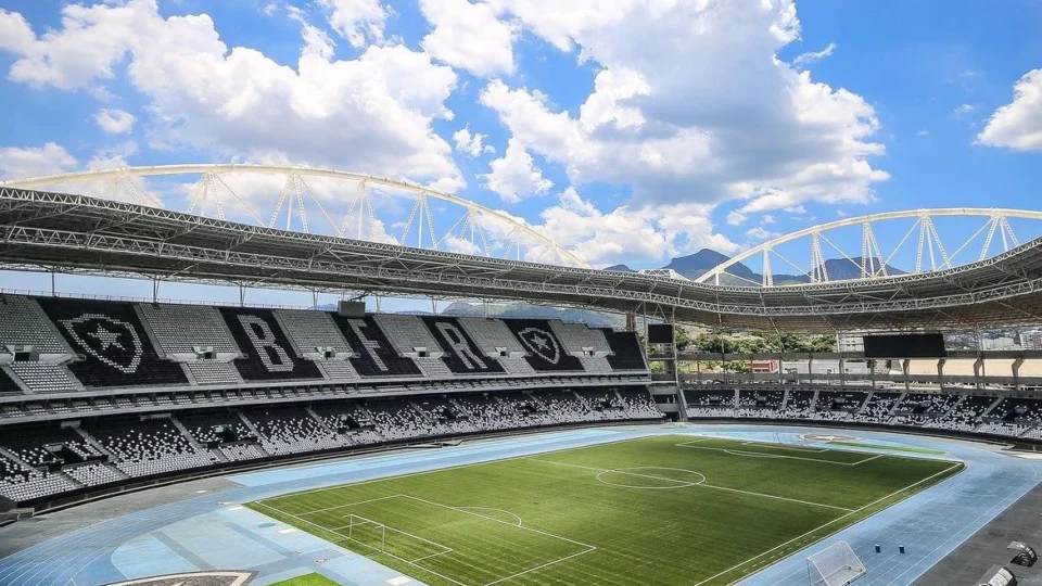 Carioca: Botafogo e Vasco se enfrentam no Nilton Santos