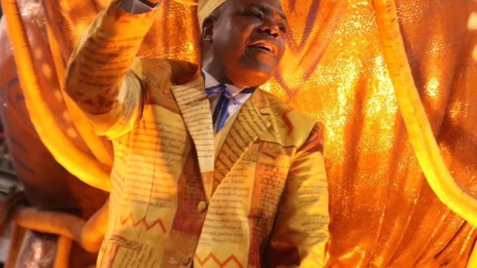 Carnaval 2024: Ministro dos Direitos Humanos desfila na Sapucaí; veja