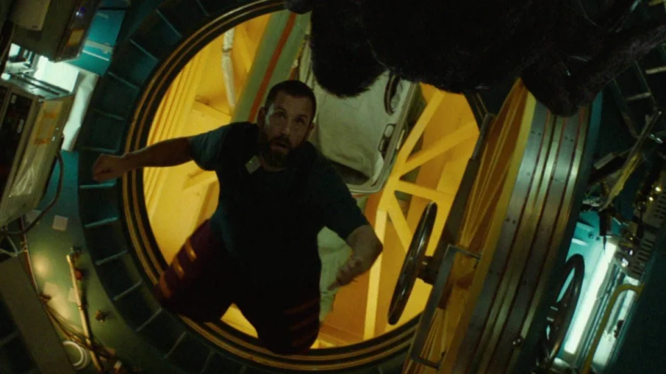 O Astronauta: novo filme de Adam Sandler tem aranha gigante; veja onde assistir