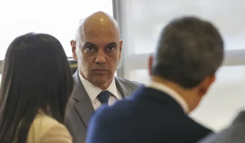 Bolsonaro pede que plenário do STF julgue suspeição de Moraes