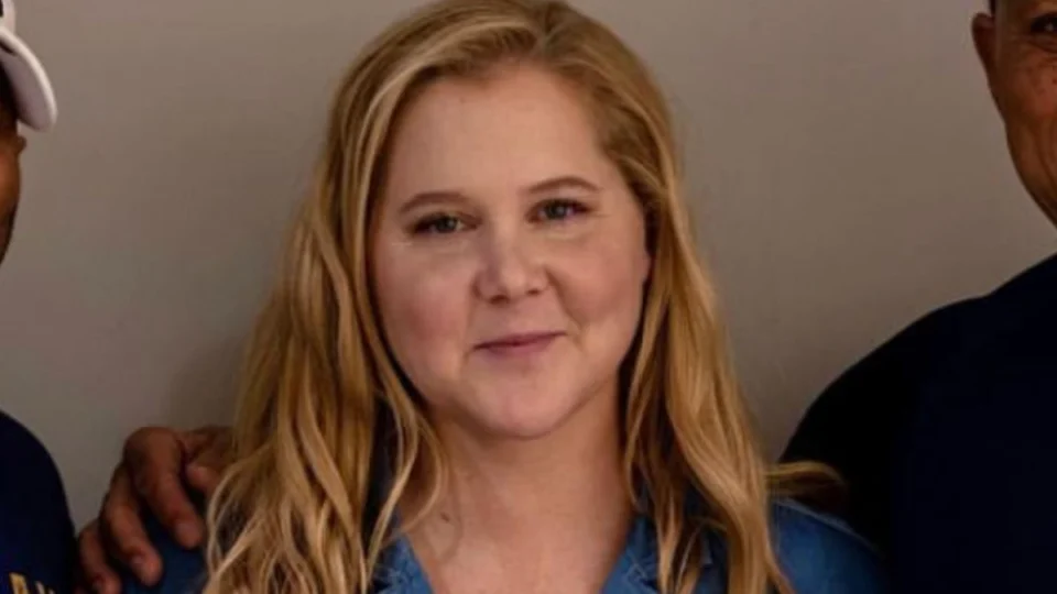 Atriz de Hollywood descobre doença rara após comentários maldosos na internet