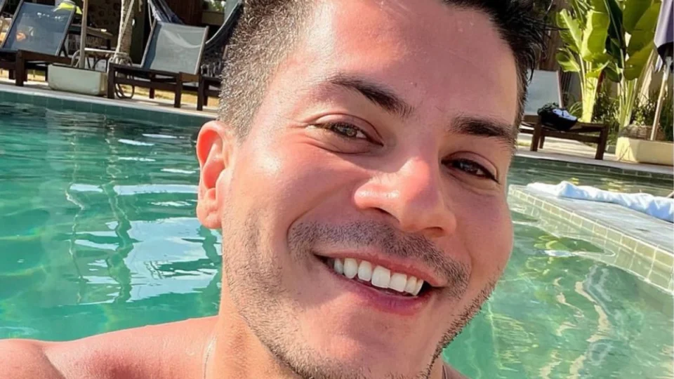 Arthur Aguiar desabafa sobre ganho de peso: “10 quilos”