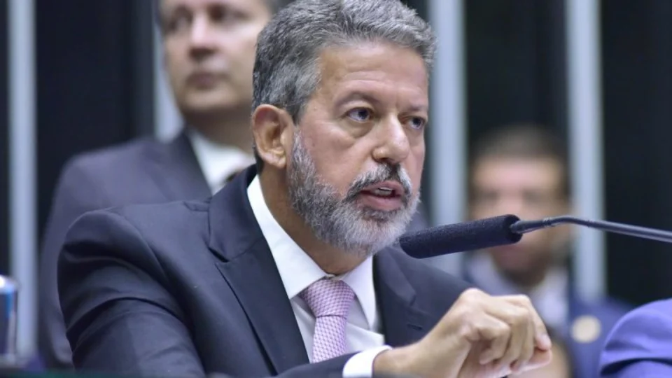 Lira quer grupo de trabalho para limitar ações do STF