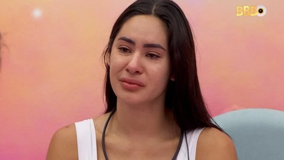 BBB 24: Isabelle chora ao falar sobre pressão feita por Wanessa