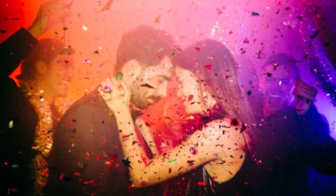 Beijo na boca: Saiba como prevenir doenças e ISTs no Carnaval