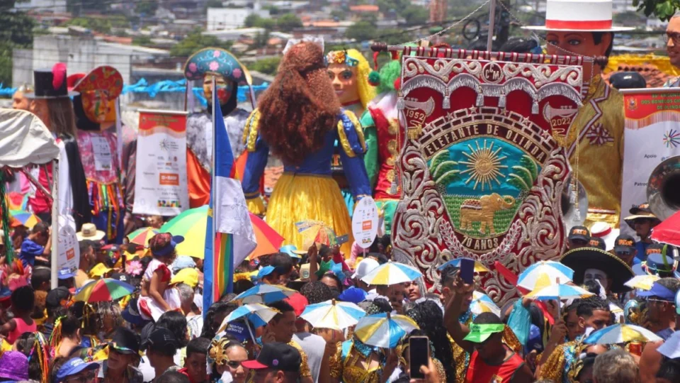 Carnaval: 29 pessoas são furadas por agulha nos bloquinhos de Pernambuco