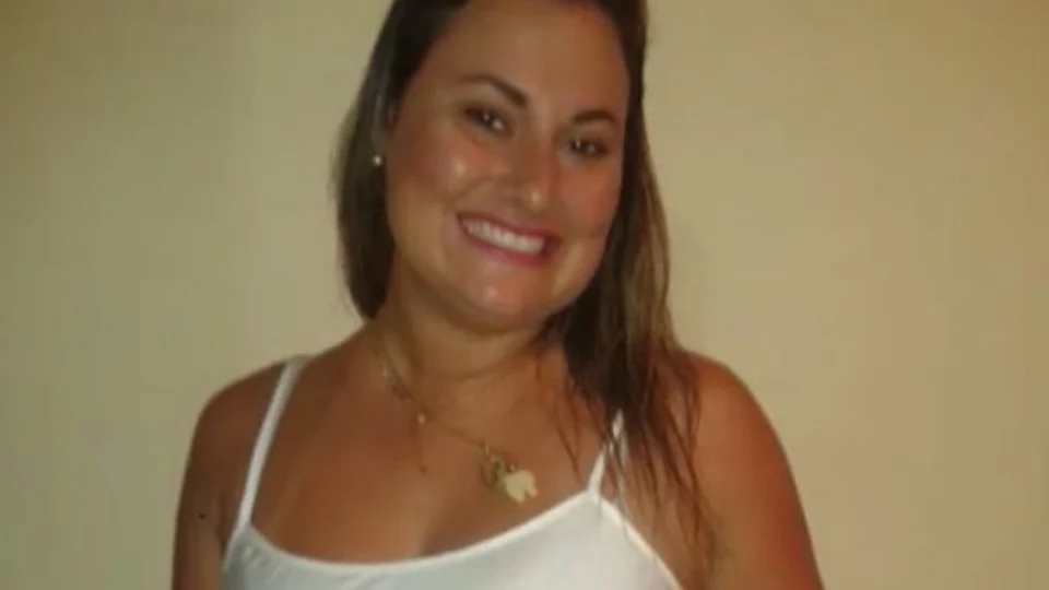 Mulher é executada com 10 tiros na frente da casa de amiga em SP