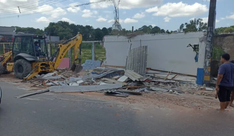 Boxes em situação irregular são demolidos no Santa Etelvina na ZN de Manaus