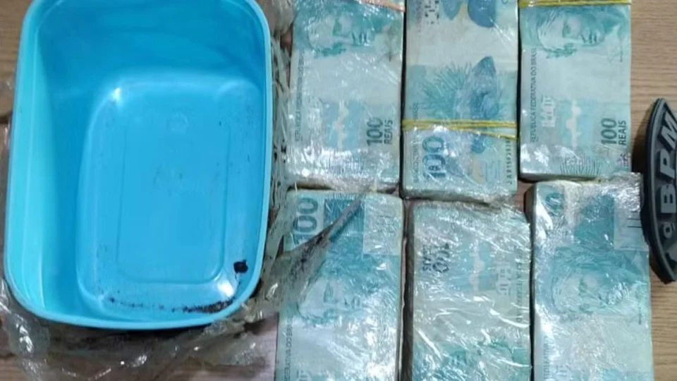 Após aposentado encontrar pote com R$ 60 mil enterrado no jardim, que fim teve o dinheiro?