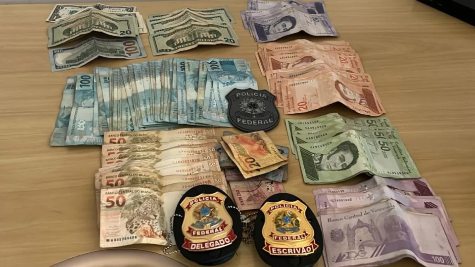 Venezuelano é preso por câmbio ilegal em Pacaraima-RR, fronteira com a VEN