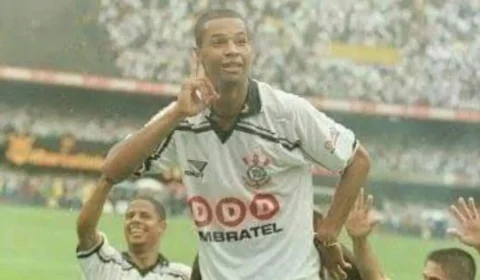 Ex-jogador Dinei processa INSS por acidentes em local de trabalho