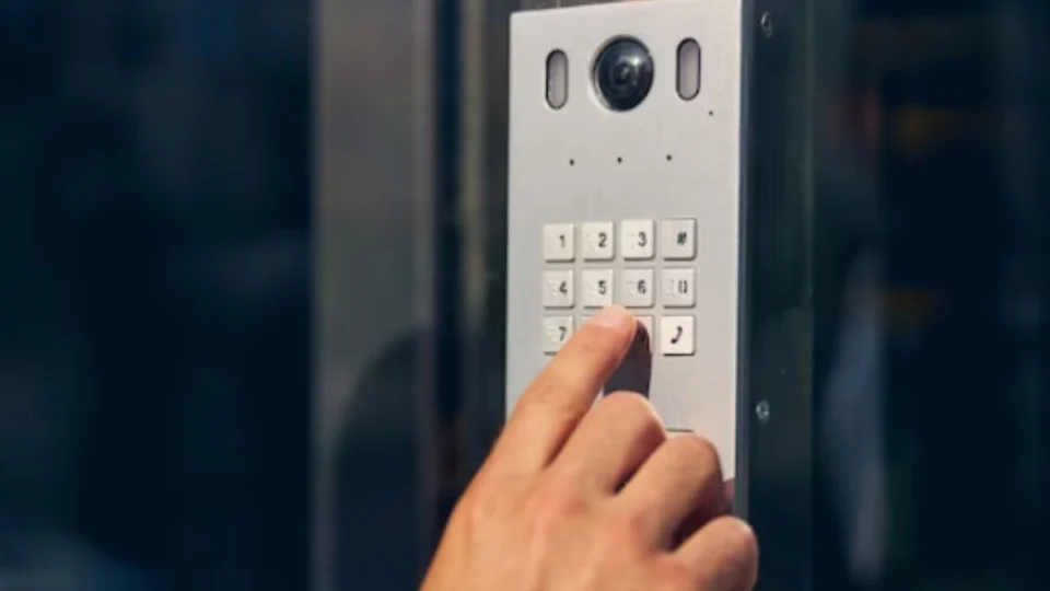 Idoso atende campainha e leva susto ao encontrar cadáver; caso aconteceu em Santos