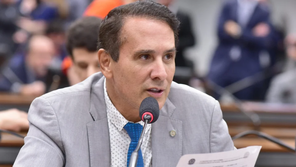 Gaguim propõe isenção de licenciamento para veículo de competição