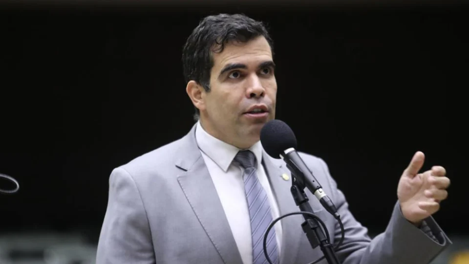 Ricardo Ayres propõe comissão sobre crimes na Ilha de Marajó