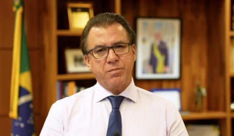 Ministério prorroga portaria sobre comércio aos feriados