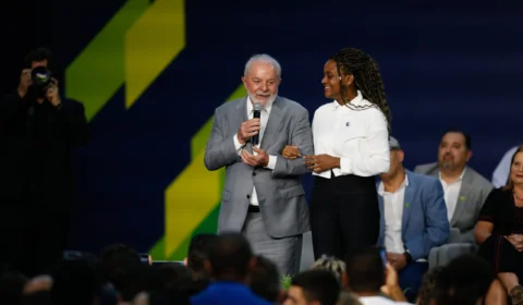 Lula diz à jovem negra que ‘afrodescendente gosta de um batuque’