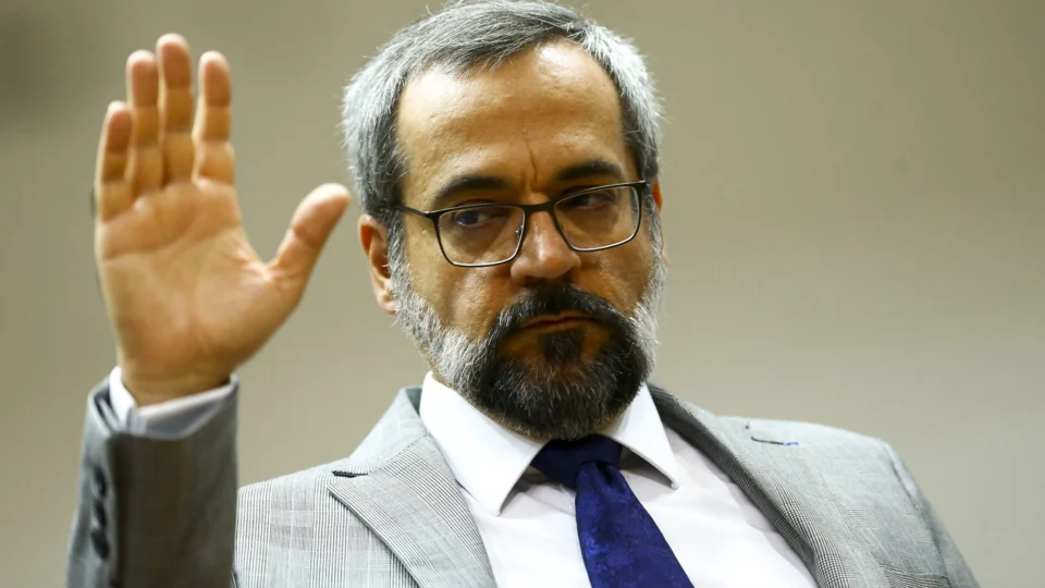 CGU aplica demissão a ex-ministro da Educação por inassiduidade