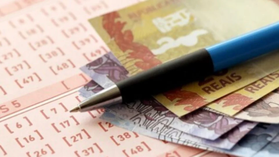 Mega acumula e prêmio vai a R$ 135 milhões; veja dezenas sorteadas