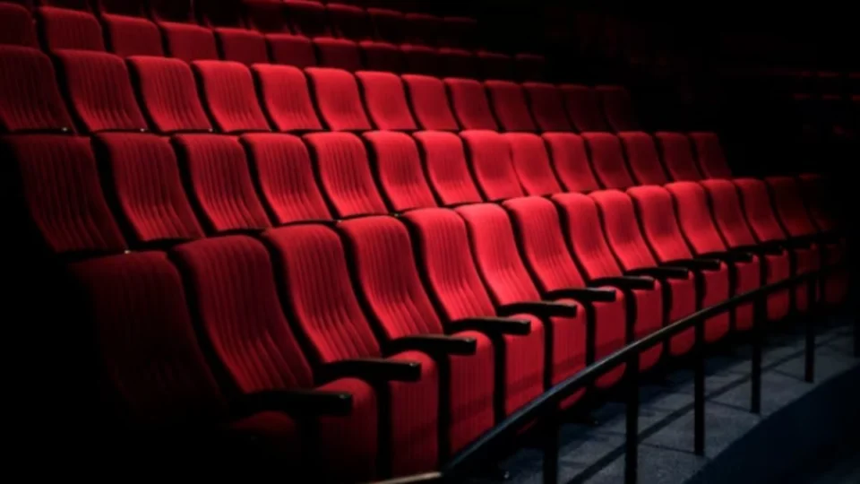 Sessão de cinema é esquecida e trancada por funcionários no Rio de Janeiro