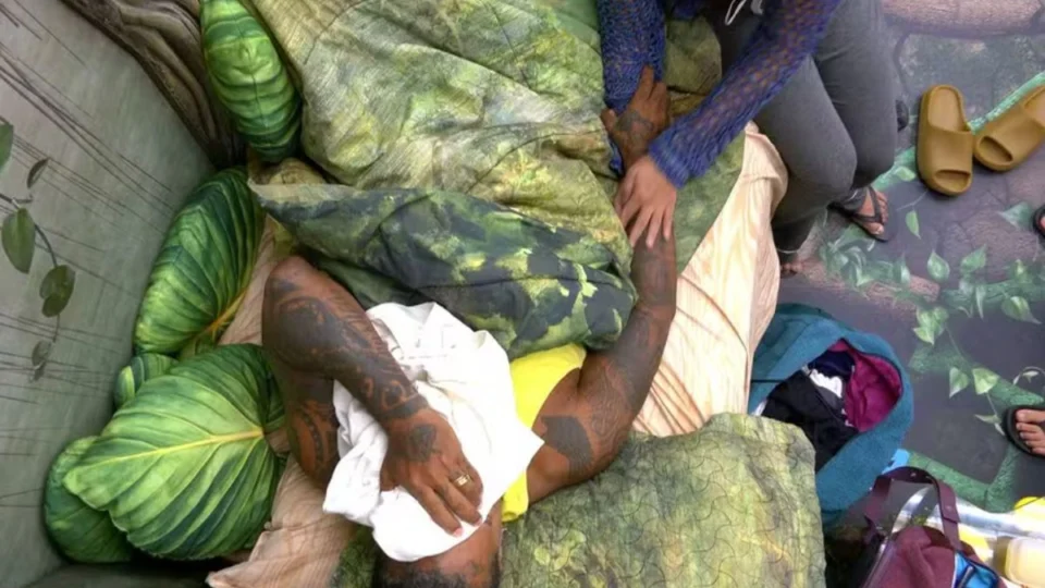 BBB 24: Rodriguinho tem crise de choro no dia do aniversário e é consolado