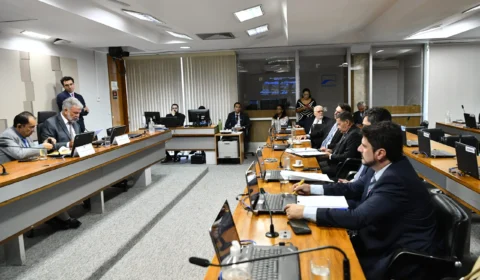 Comissão vai debater medidas cautelares contra autoridades com foro