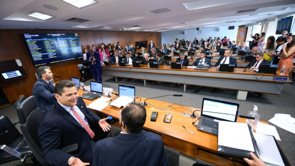 Votação do projeto que retoma cobrança do DPVAT é adiada no Senado