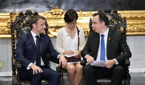 Rodrigo Pacheco recebe Macron no Senado Federal