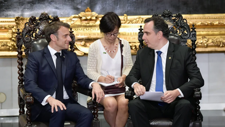 Rodrigo Pacheco recebe Macron no Senado Federal