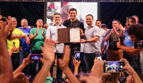 David Almeida assina ordem de serviço do programa ‘Casa Manaura”