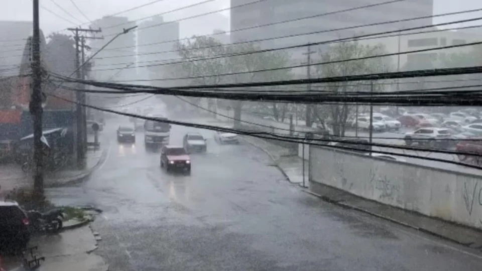 Manaus pode ter chuvas durante Feriado da Páscoa, diz Inmet