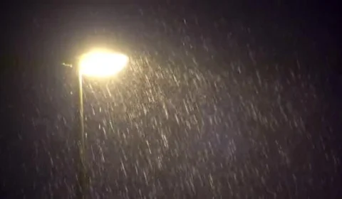 Bairros ficam sem energia durante forte chuva em Manaus