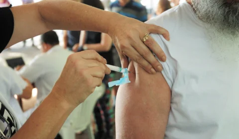 Com 125 locais de vacinação, o DF inicia campanha contra gripe  