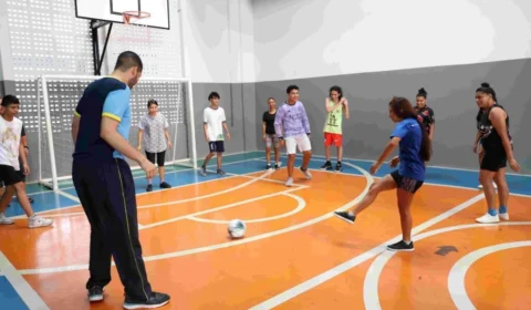 Escola investe no esporte para desenvolvimento de alunos surdos no AM