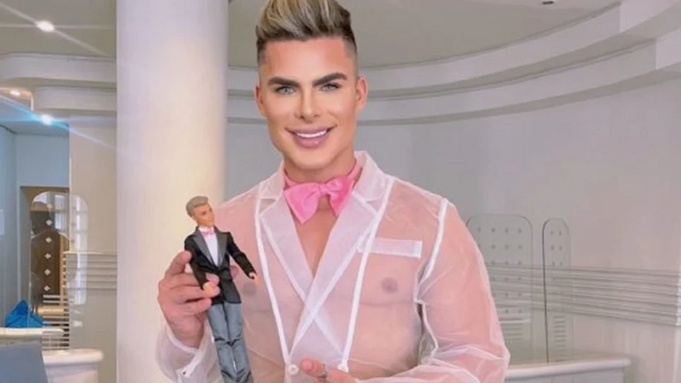 Ken Humano brasileiro revela que já gastou mais de R$ 1 milhão em procedimentos estéticos