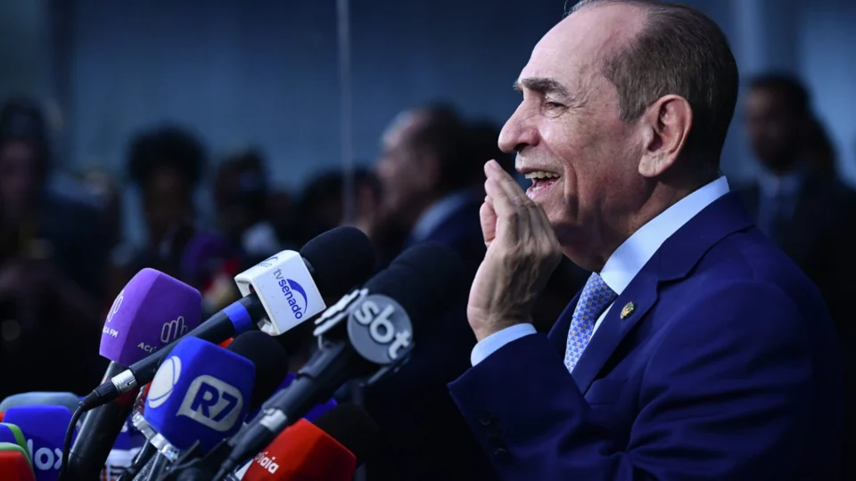 Senado debate fim da reeleição para cargos do executivo 