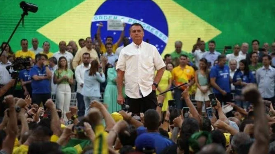 Visita na embaixada da Hungria: Bolsonaro deve explicar nesta quarta 