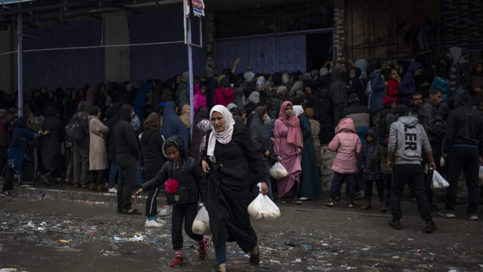 OMS alerta sobre crise humanitária nos hospitais de Gaza