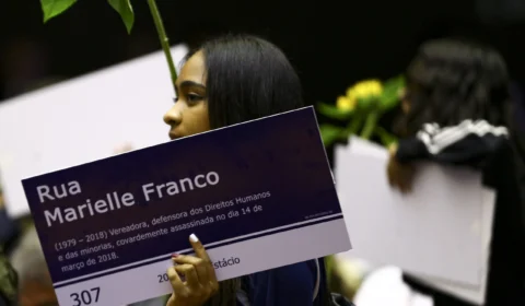 Câmara presta homenagem à memória de Marielle e Anderson Gomes