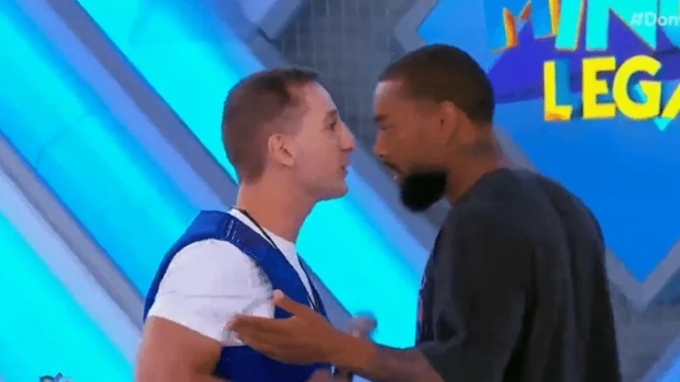 VÍDEO: Nego do Borel empurra filho de Otávio Mesquita em programa de TV ao vivo