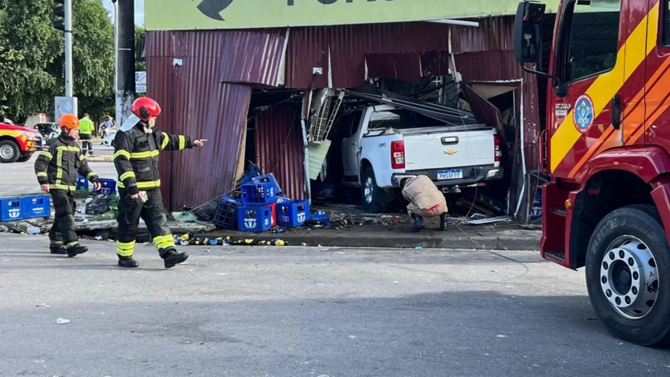 VÍDEO: carro que invadiu bar e matou funcionária é da prefeitura de Autazes