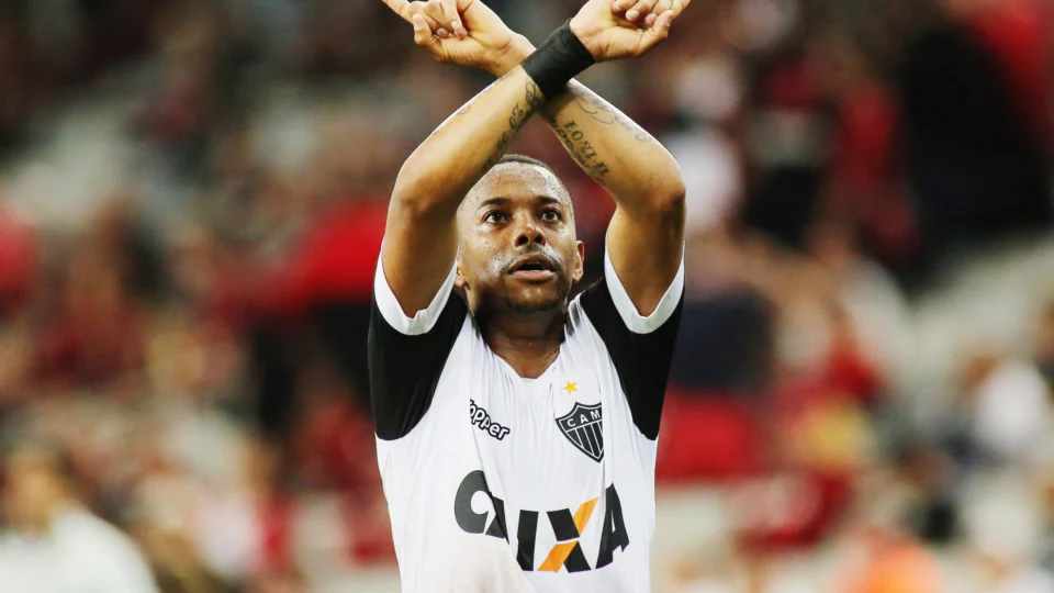 Defesa de Robinho apresenta novo recurso ao STJ