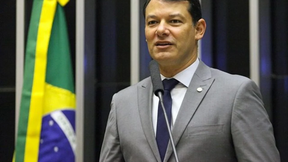 Comissão se reúne para debater sobre obras públicas paralisadas no país