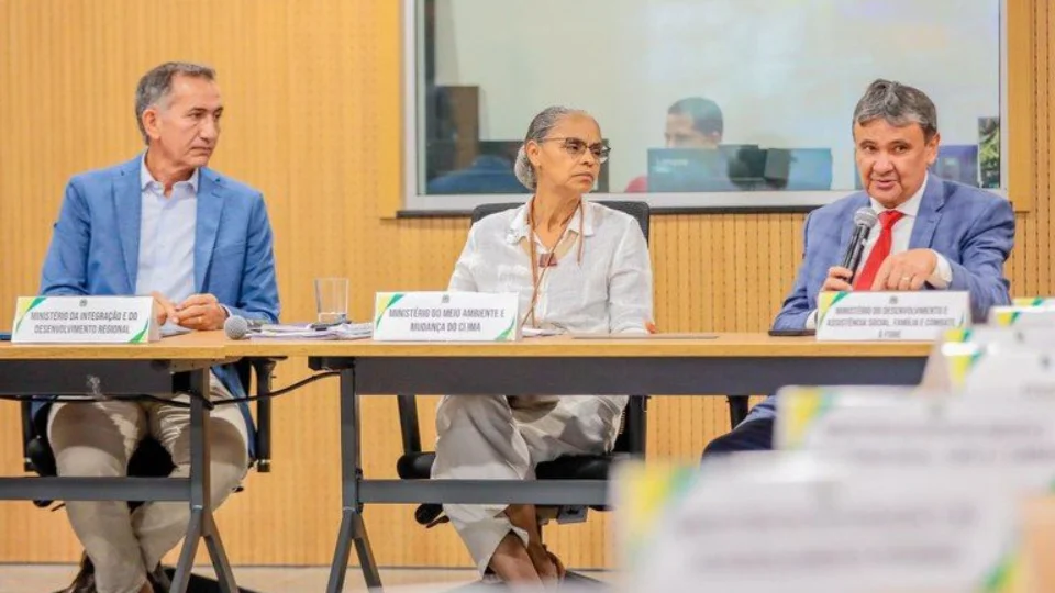 Governo amplia articulação para combater incêndios em Roraima