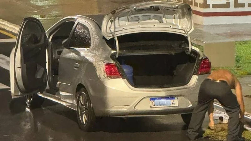 Militar da aeronáutica é preso por roubar grama da Praça do Arame, em Belém