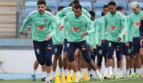 Seleção brasileira e Espanha jogam nesta terça (26); partida terá campanha contra o racismo