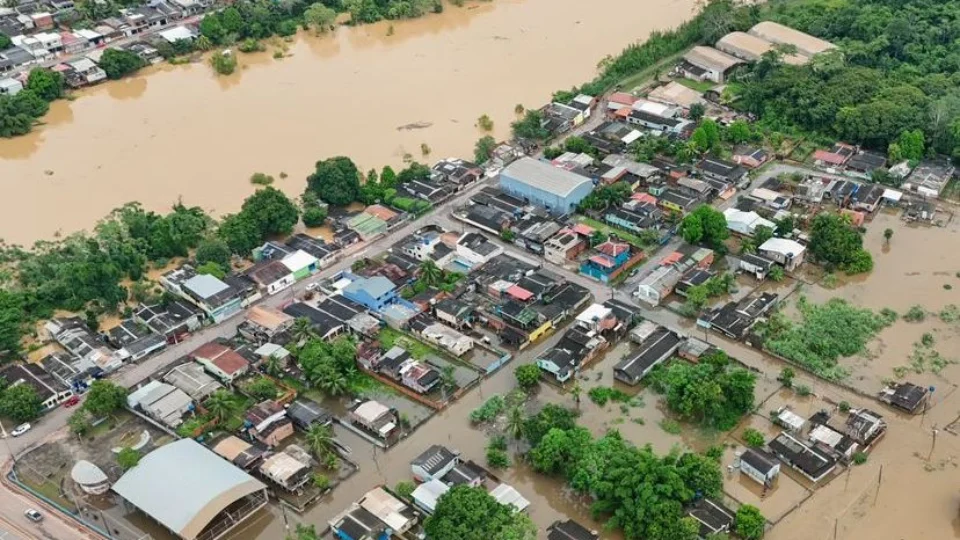 Mais de 2,4 mil pessoas são afetadas pela enchente do Rio Acre