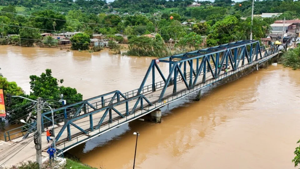 Deracre autoriza reabertura de ponte para veículos em Brasileia
