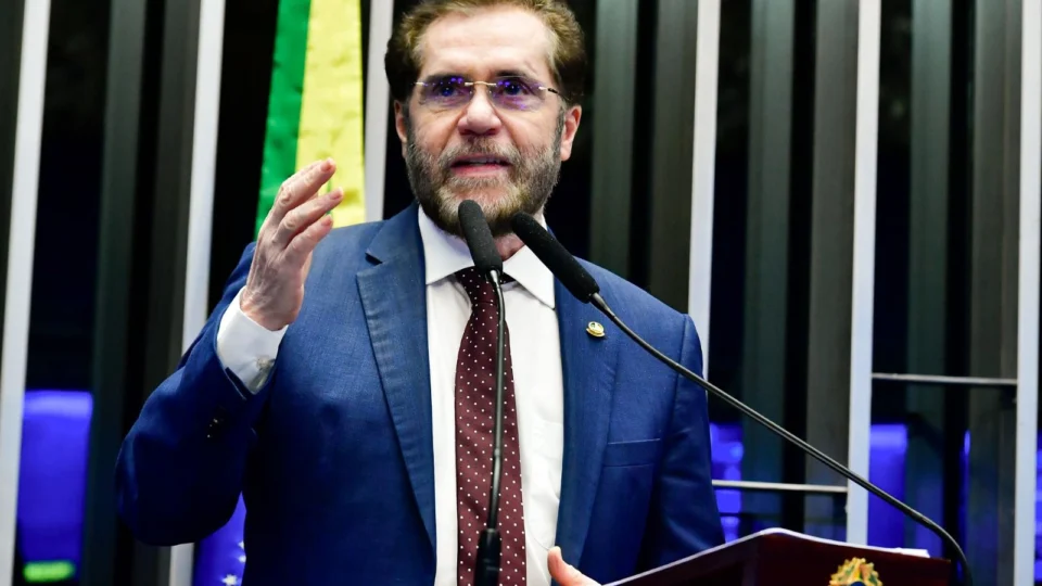 Plínio Valério denuncia Fundação Americana de sabotar obras na BR-319