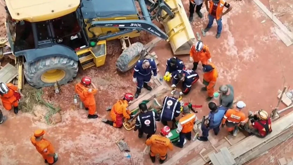 Obra desaba e deixa duas pessoas feridas na zona Centro-Sul de Manaus