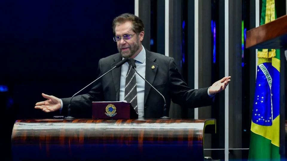 Plínio Valério critica pesquisa do Greenpeace no Amazonas